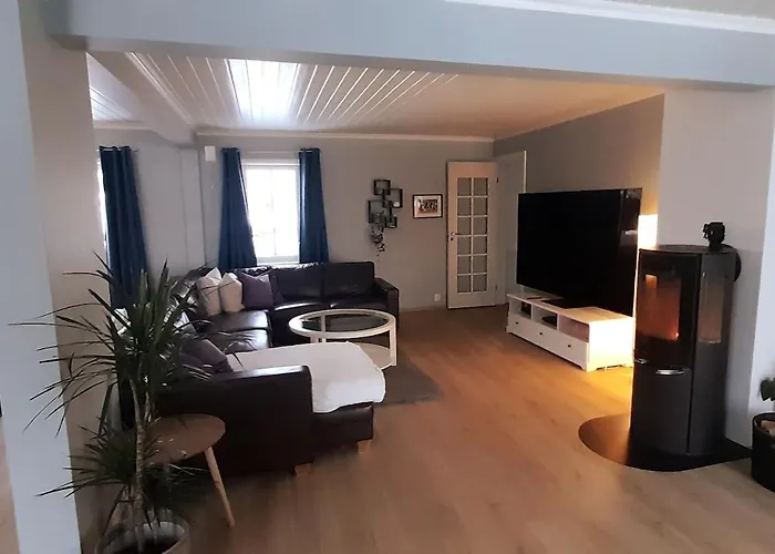Charming House With Plenty Of Space And A Lovely Outdoor Living 度假居