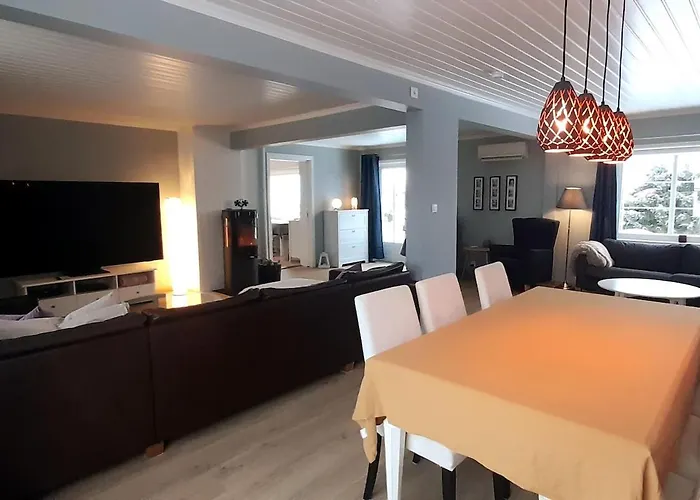 Charming House With Plenty Of Space And A Lovely Outdoor Living 度假居 *